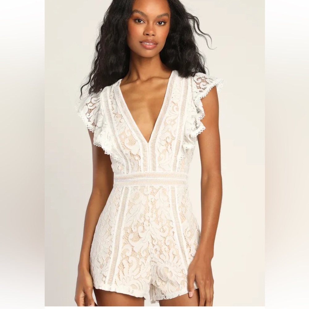 π€ NWT Lulus All The Attraction White Lace Ruffled Romper π€ - Picture 2 of 7